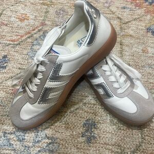 Back 70 street shoes size 36